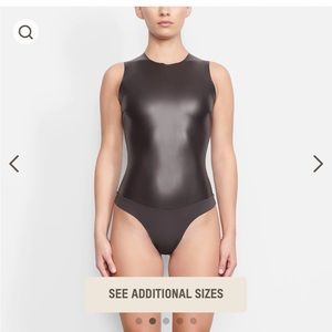 SKIMS FAUX LEATHER CREW NECK BODYSUIT NWT MEDIUM